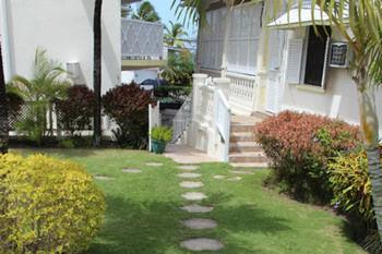 Southern Surf Beach Apartments Rockley Екстер'єр фото
