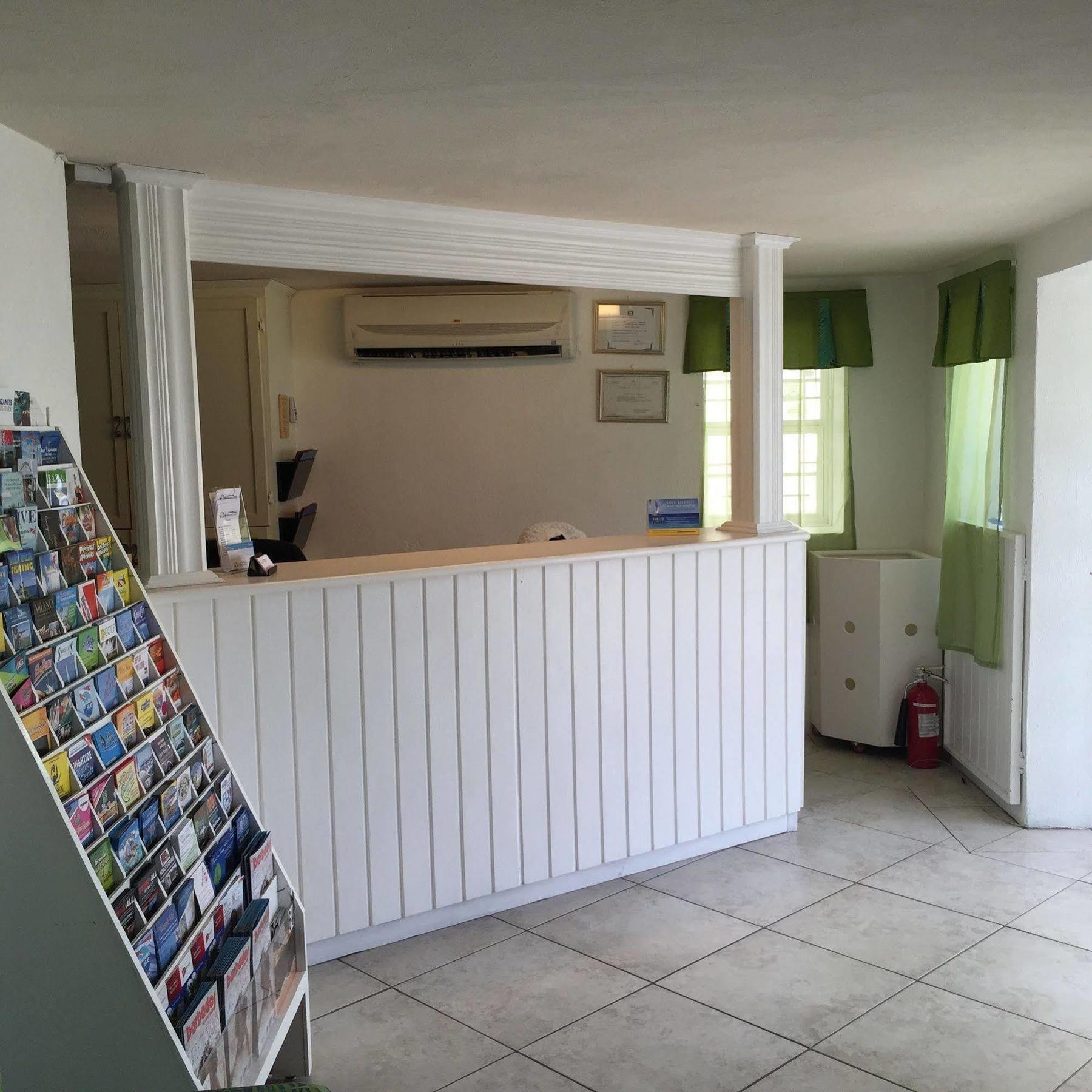 Southern Surf Beach Apartments Rockley Екстер'єр фото