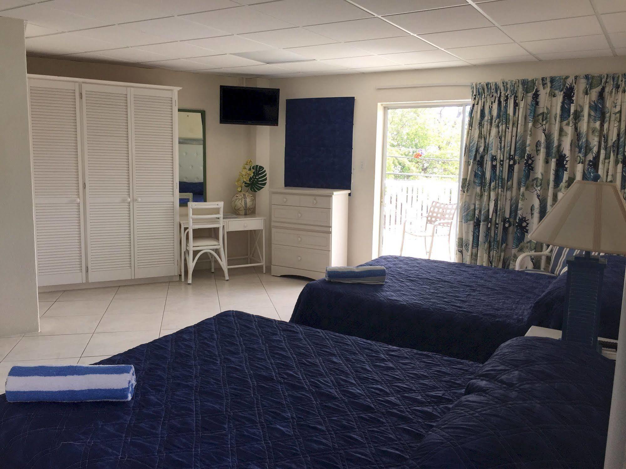 Southern Surf Beach Apartments Rockley Екстер'єр фото