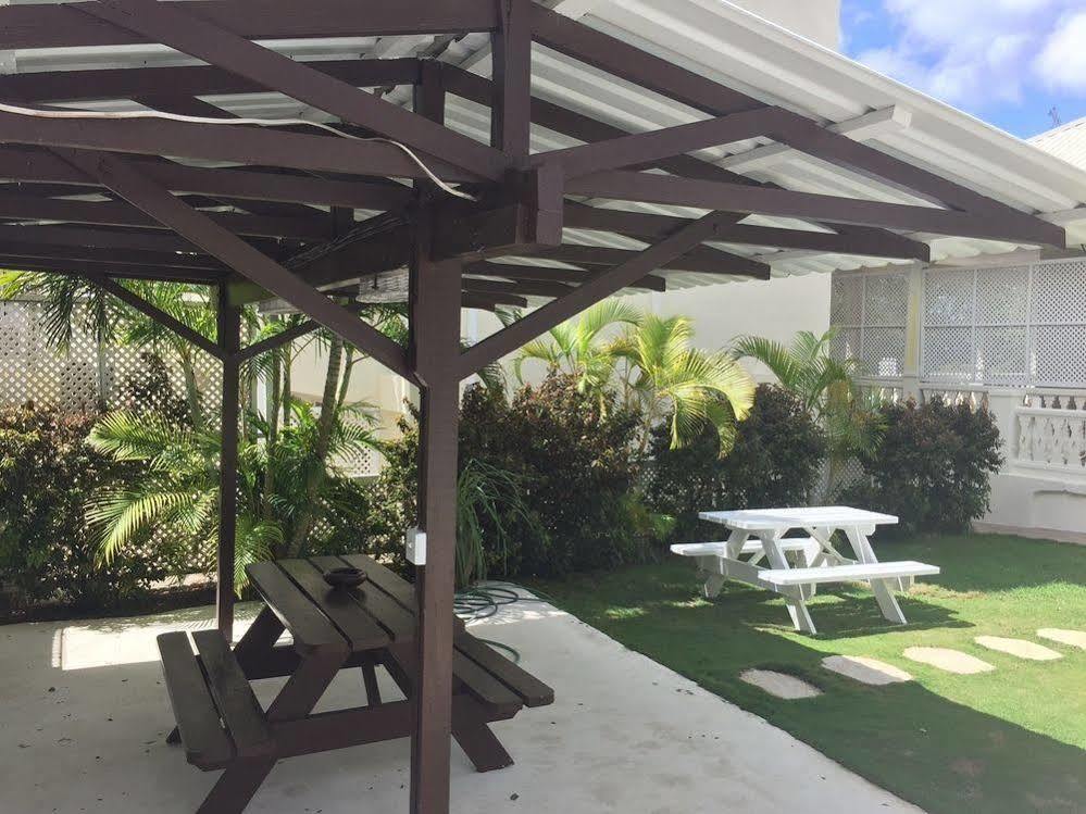 Southern Surf Beach Apartments Rockley Екстер'єр фото